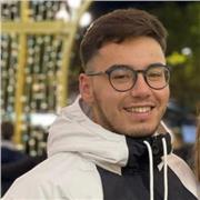 Alumno de tercer curdo en la uva, cuarto curso en el grado de Filosofía, profesor de apoyo en las asignaturas de ciencias sociales